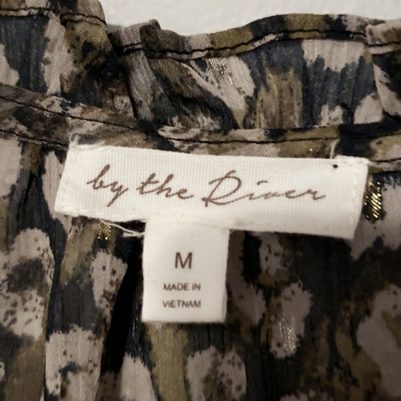 WOMENS SHEER ANIMAL PRINT LONG SLEEVED BLOUSE. NEW WITH TAGS - Picture 6 of 14